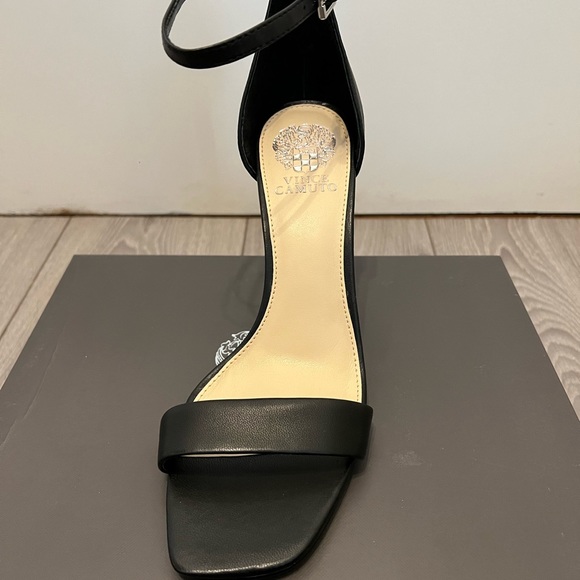 BRAND NEW IN BOX, Vince Camuto Lauralie Pump in Black Leather, size 9.5 - Picture 4 of 5